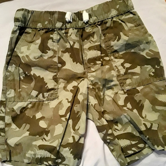 7 pairs of boys Shorts and 4 shirts - Picture 2 of 11